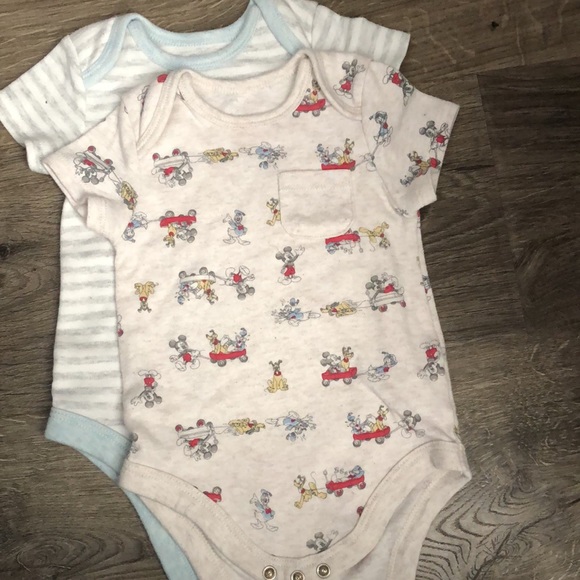 Mickey Bodysuits 6/9months - Picture 2 of 4